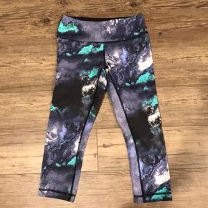 Lululemon winder under crop Sz 4